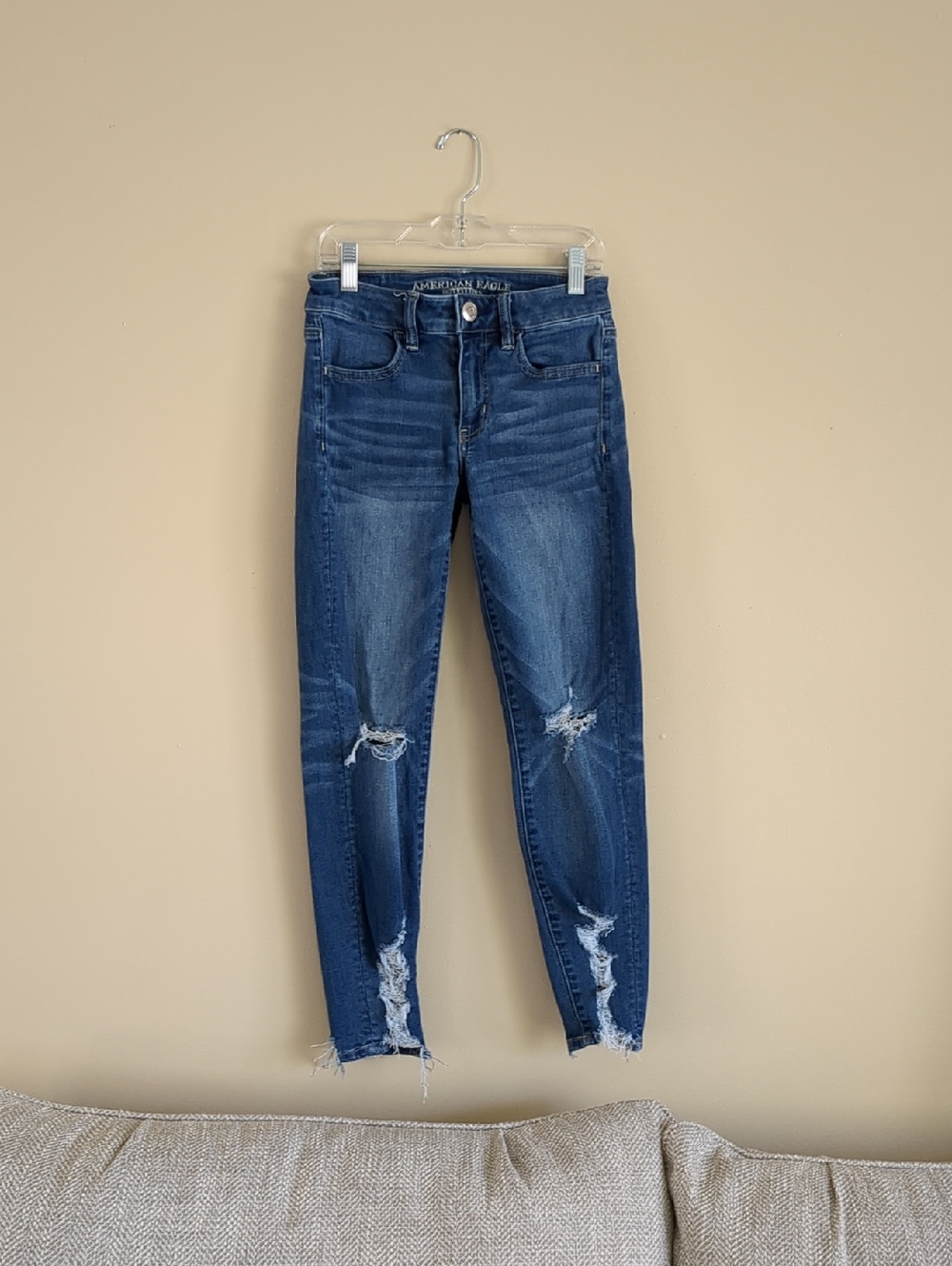 2 American Eagle Outfitters Blue Distressed Denim Jegging Crop